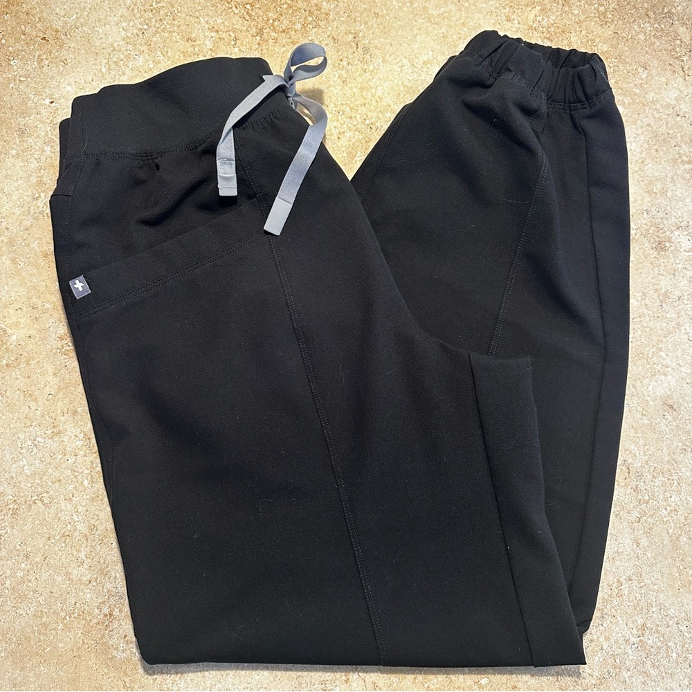 Figs High Waisted Regina Jogger Scrub Pants in Black - Picture 2 of 6